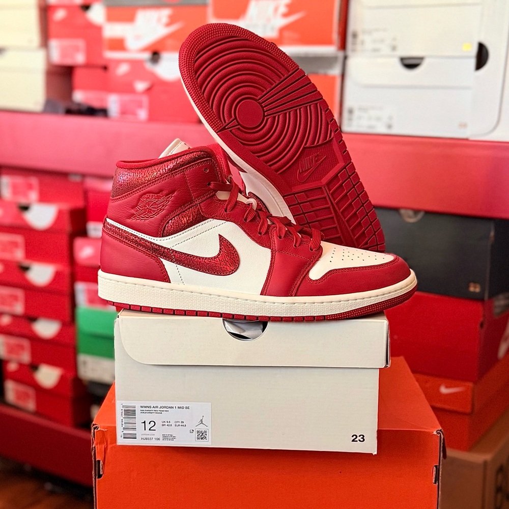 Jordan 1 Mid SE Red Cracked Leather (W) size 12W